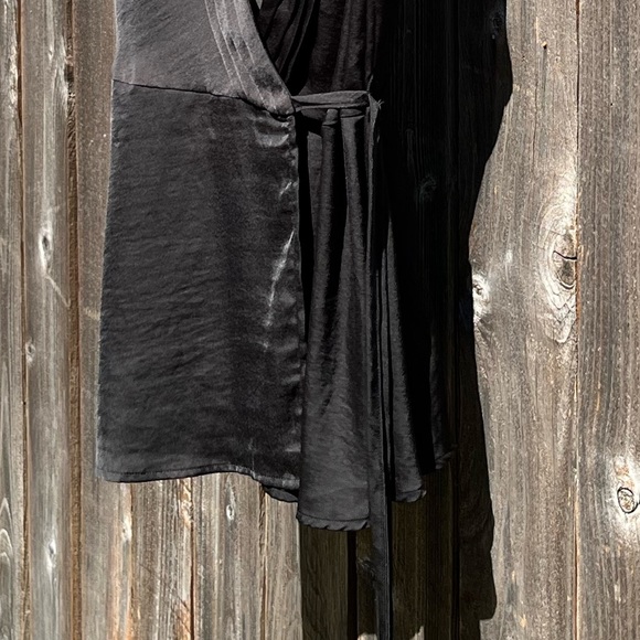 ModCloth Sleeveless Surplice Neckline Wrap Top Black Size Medium - Picture 6 of 16